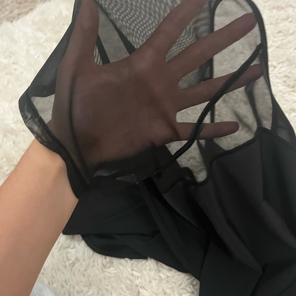 Women’s black Lululemon athletic shirt - Picture 5 of 6